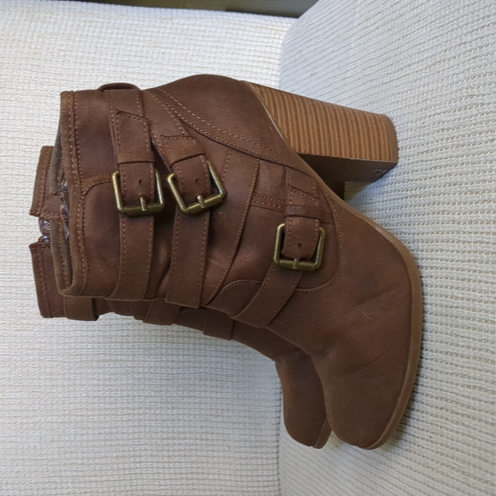 JustFab 7.5 Brown Booties